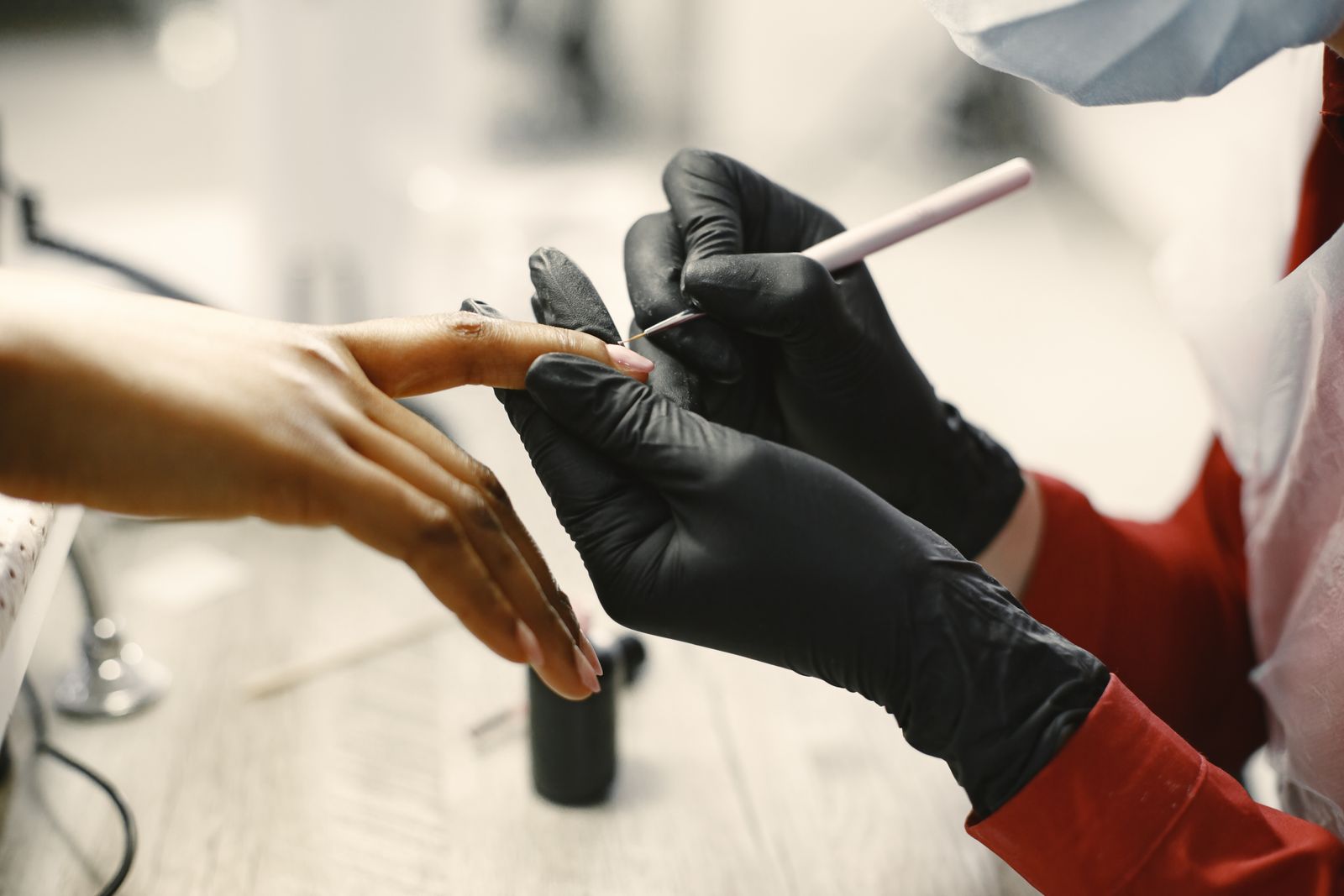 Salão condenado por infecção após banho de gel: o TJSP não pediu prova de imperícia, bastou o nexo